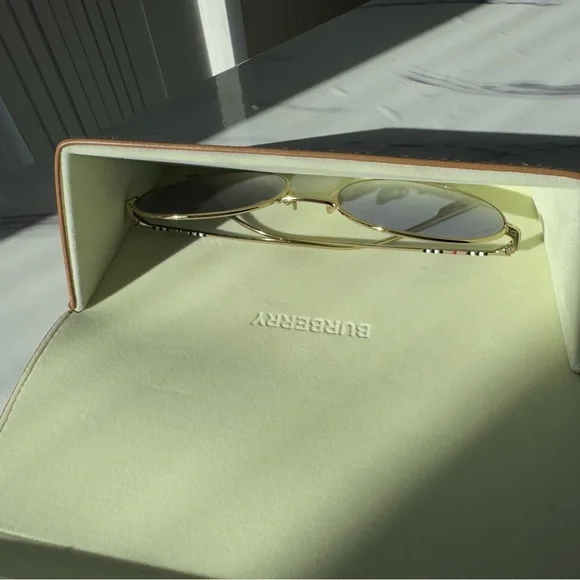 SOLD ✨Burberry Gold Frame Sunglasses Round with Gray Blue Gradient Lenses - Picture 5 of 11
